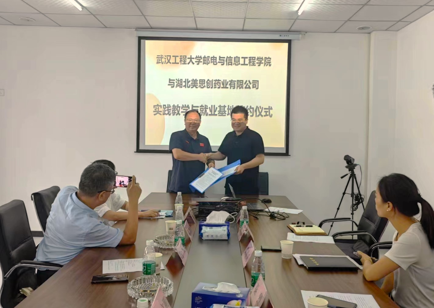 冯兵院长带队赴校友企业开展“访企拓岗”活动 冯兵院长带队赴校友企业开展“访企拓岗”活动