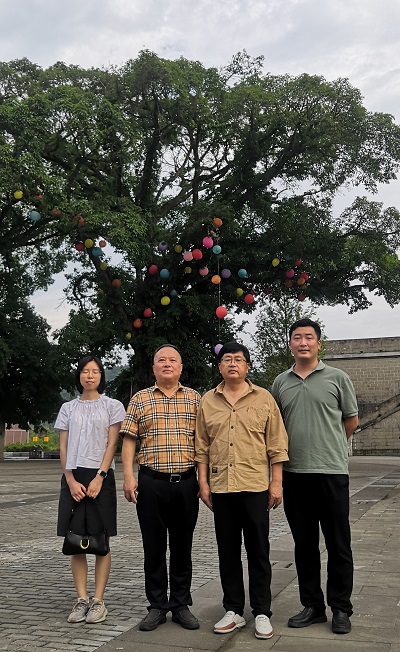 行程万里风正劲 重任千钧再奋蹄 行程万里风正劲 重任千钧再奋蹄