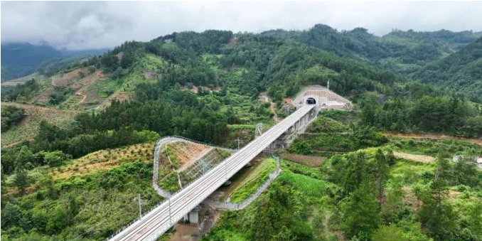 貴南高鐵貴陽至荔波段正式通車 貴南高鐵貴陽至荔波段正式通車