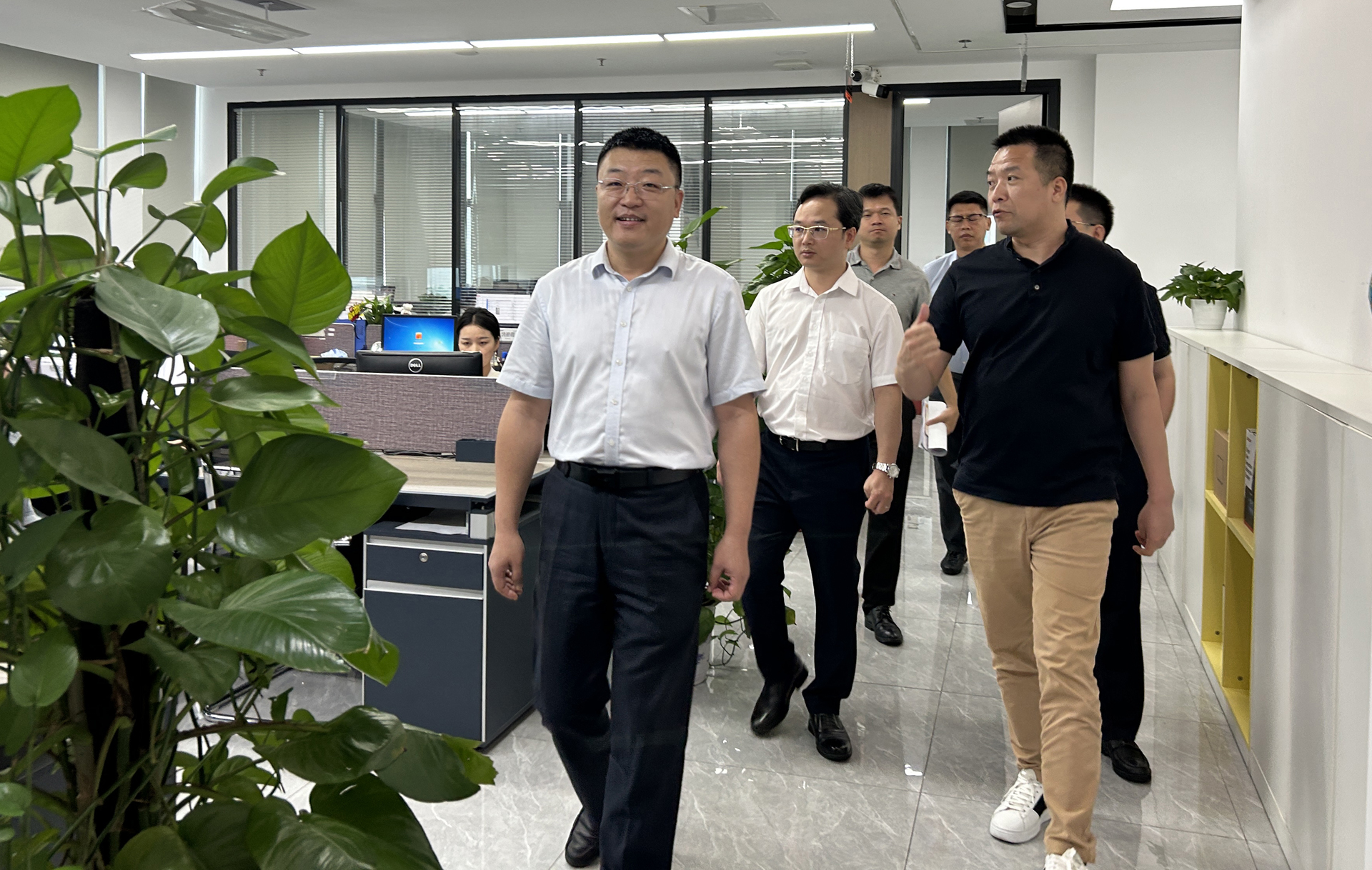 深圳市宝安区石岩街道办领导一行莅临我司调研指导工作 深圳市宝安区石岩街道办领导一行莅临我司调研指导工作