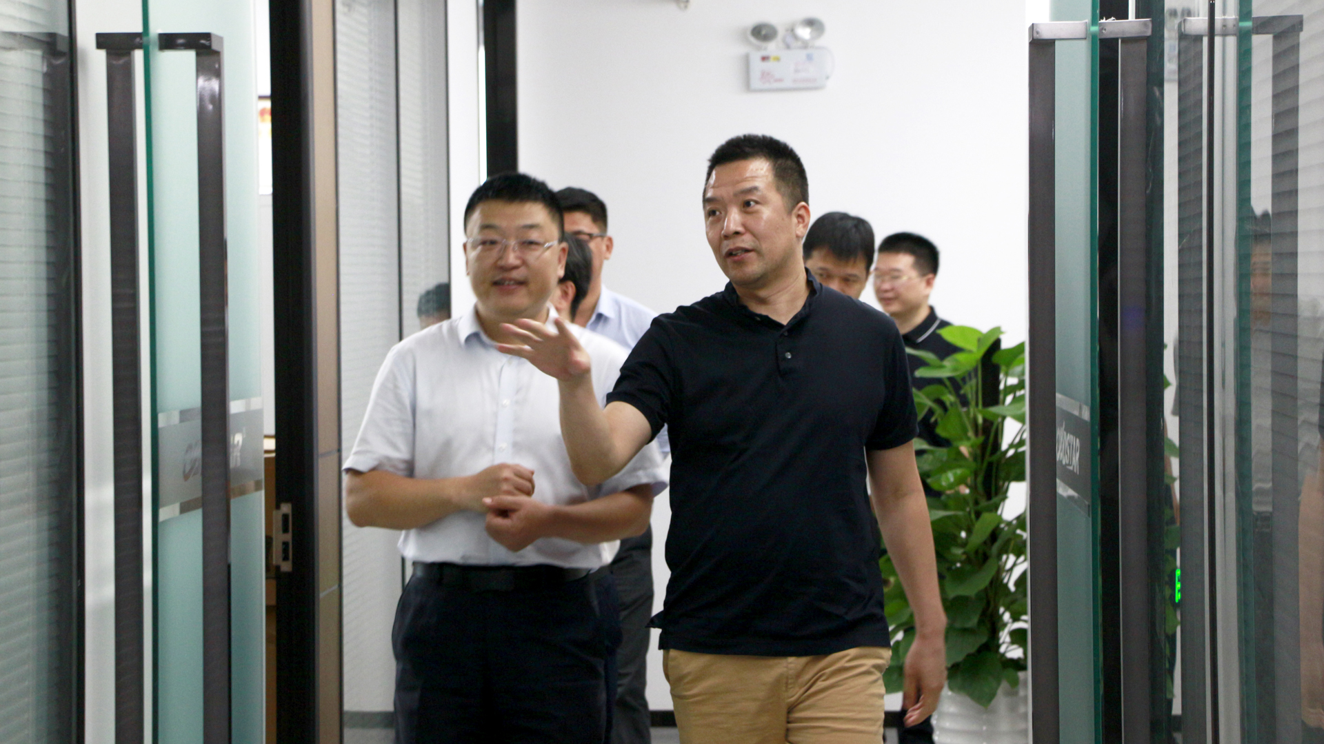 深圳市宝安区石岩街道办领导一行莅临我司调研指导工作 深圳市宝安区石岩街道办领导一行莅临我司调研指导工作