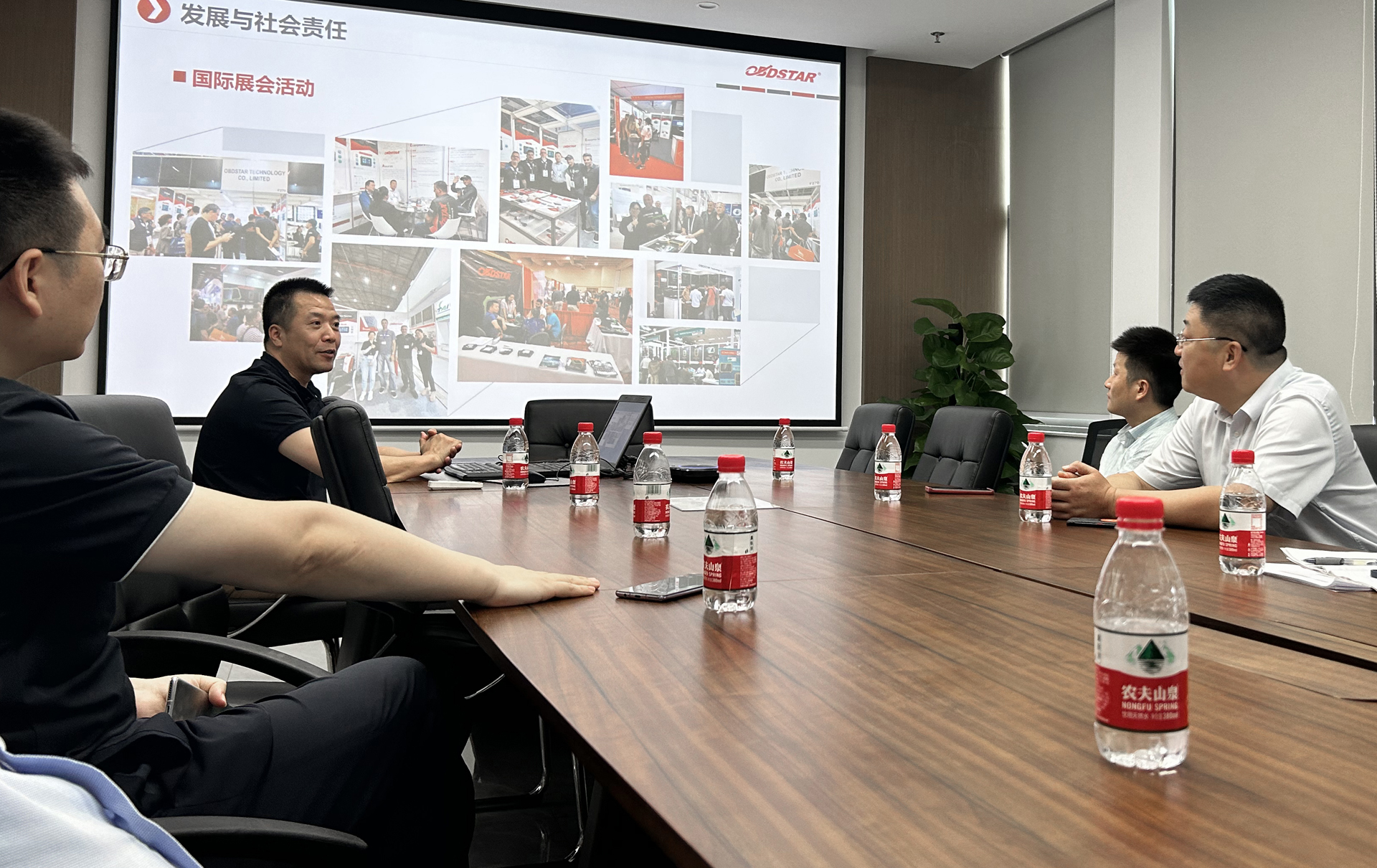 深圳市宝安区石岩街道办领导一行莅临我司调研指导工作 深圳市宝安区石岩街道办领导一行莅临我司调研指导工作
