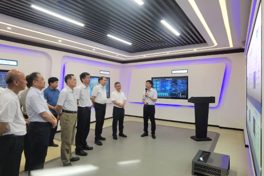 福建省信息通信行業(yè)協會楊錦炎會長一行蒞臨縱橫集團調研指導 福建省信息通信行業(yè)協會楊錦炎會長一行蒞臨縱橫集團調研指導