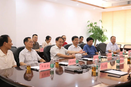 福建省信息通信行業(yè)協會楊錦炎會長一行蒞臨縱橫集團調研指導 福建省信息通信行業(yè)協會楊錦炎會長一行蒞臨縱橫集團調研指導