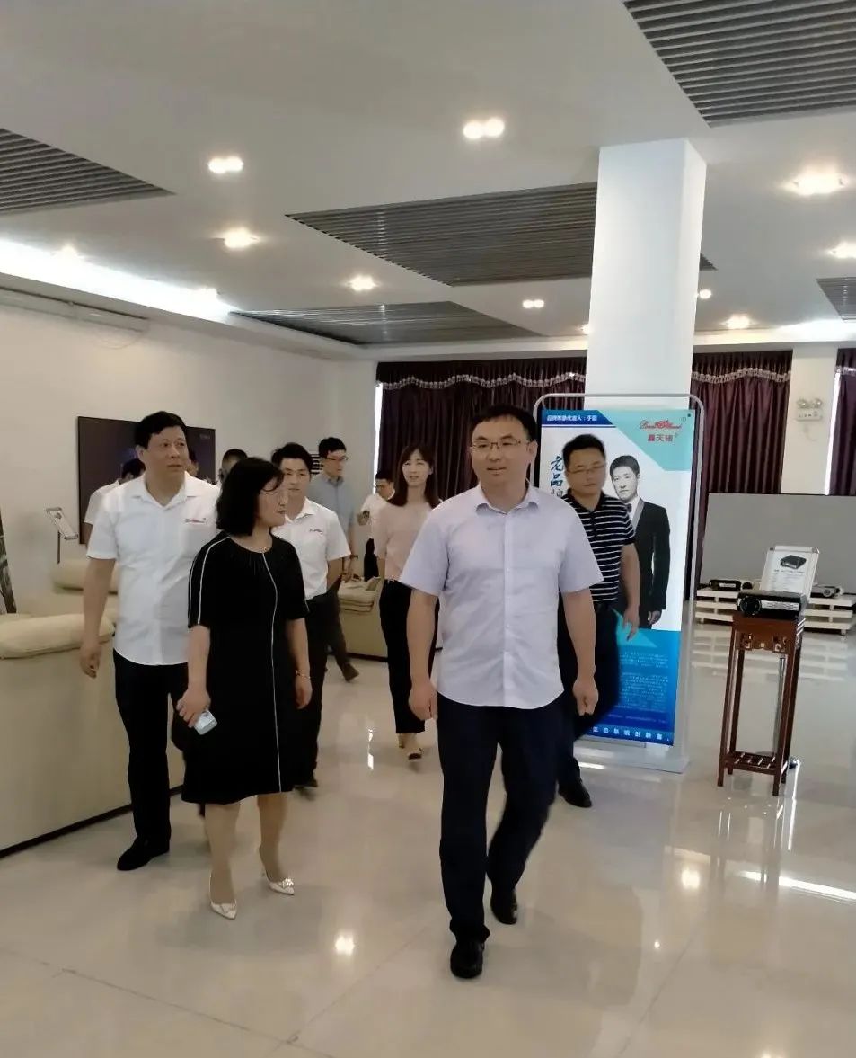 苏州市相城区领导莅临公司开展科技创新调研工作 苏州市相城区领导莅临公司开展科技创新调研工作