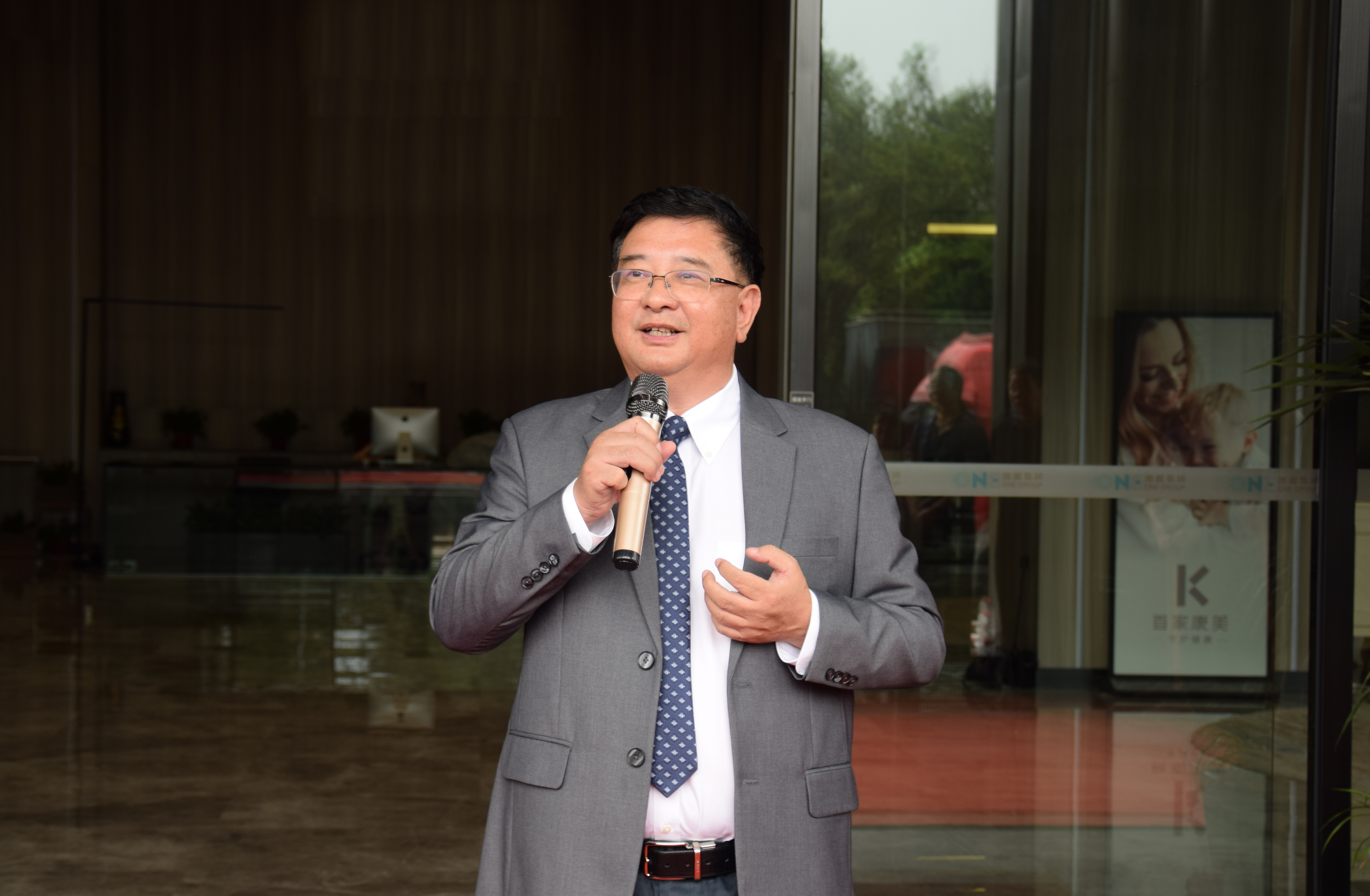 廣州新濟藥業(yè)艾司奧美拉唑鎂腸溶膠囊首發(fā)美國儀式成功舉辦