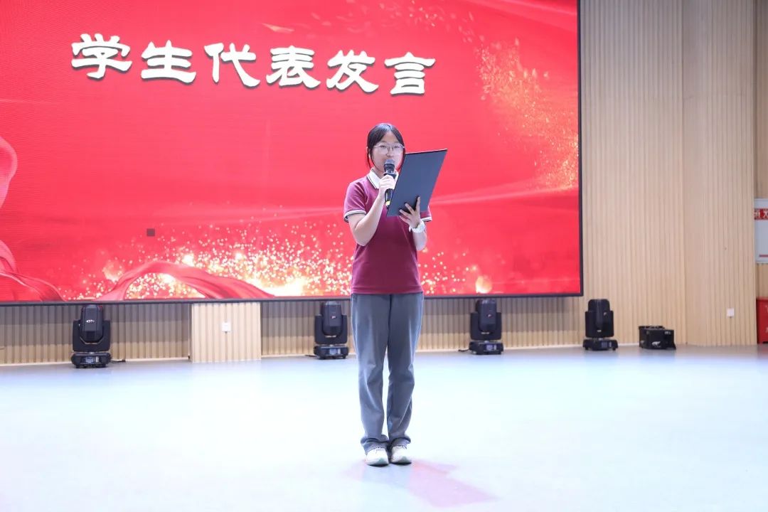榜样力量，未来可期——成都王府初中部举行表彰暨初三动员大会