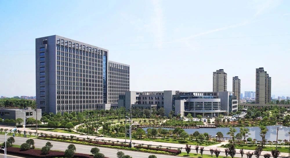 总平面布局充分考虑与周边环境的关系-浙江兰溪市人民医院异地扩建工程