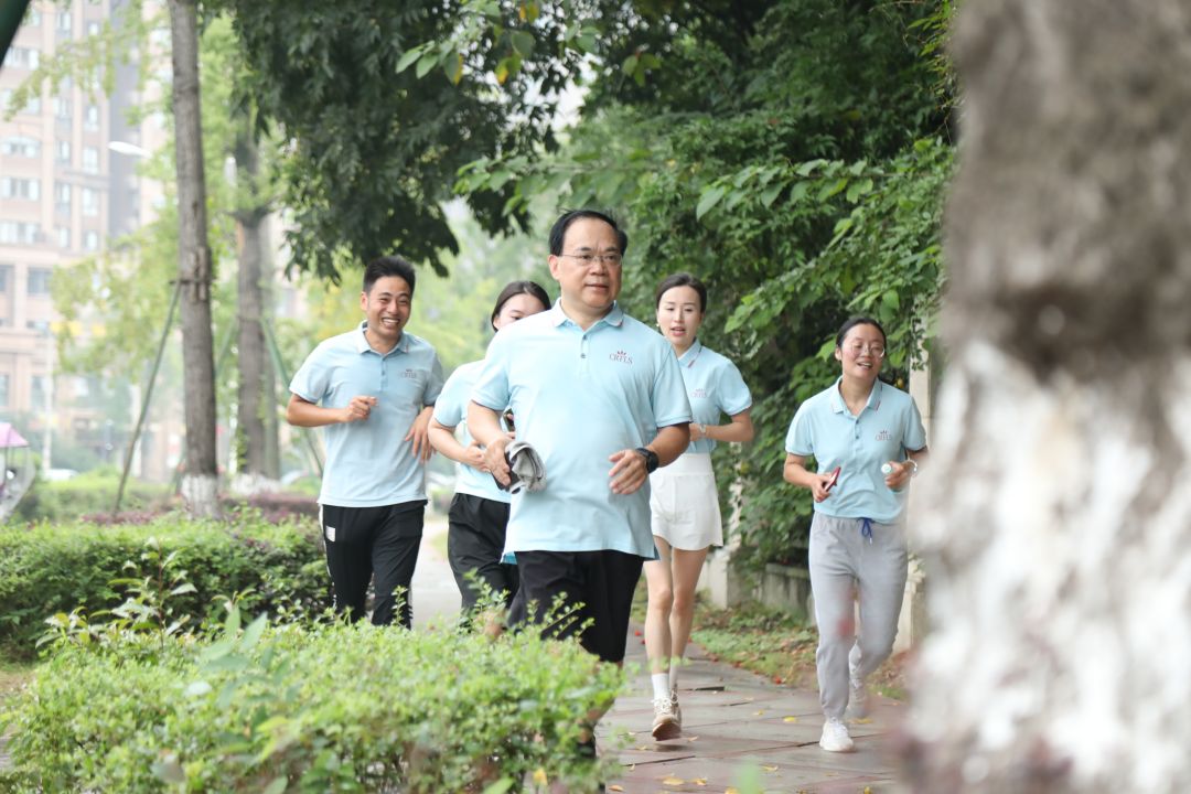 运动健康，一路领跑！