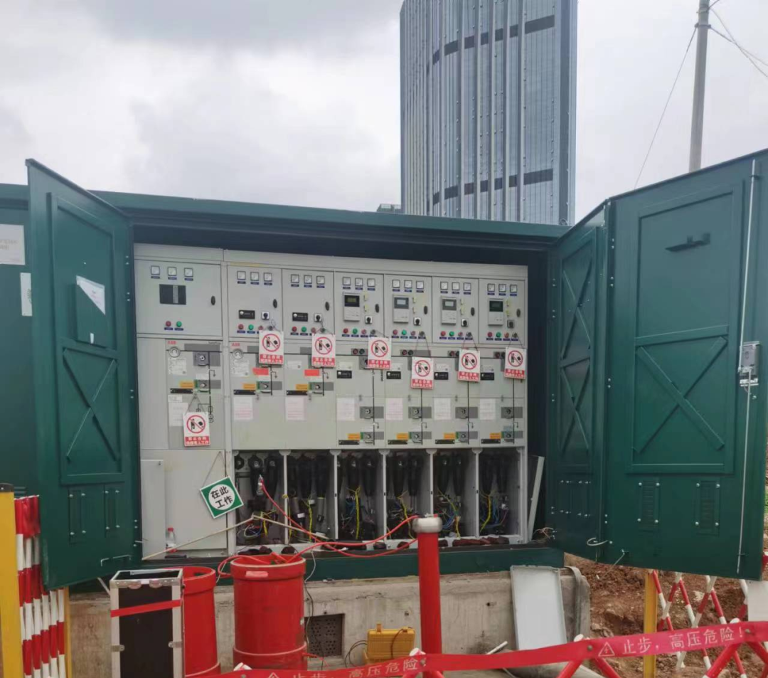 披荊斬棘,奮勇爭先!高新二路項目電力管線入廊任務取得重大突破! 披荊斬棘,奮勇爭先!高新二路項目電力管線入廊任務取得重大突破!