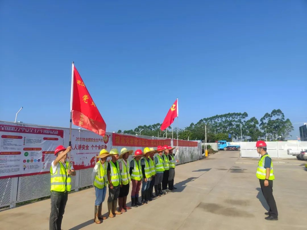 武漢市政集團路橋公司佛山三水分公司河涌清淤沖在前 武漢市政集團路橋公司佛山三水分公司河涌清淤沖在前