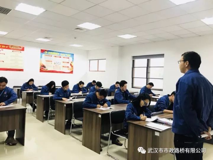 東湖隧道運行管理項目部開展員工月度考試工作 東湖隧道運行管理項目部開展員工月度考試工作