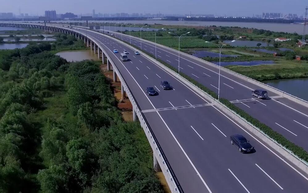 武漢天河機場第二公路通道路面工程