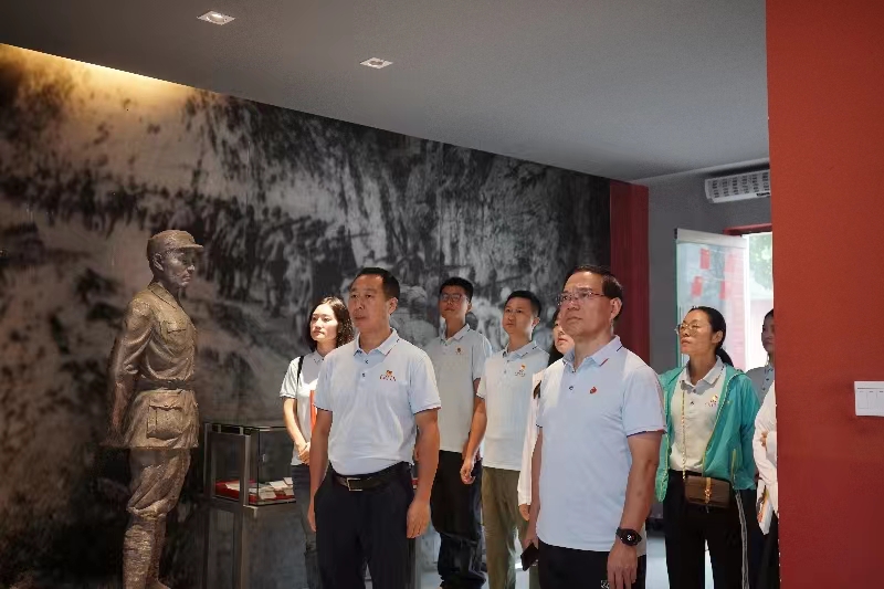 传承红色基因，坚定理想信念——记成都市温江区王府外国语学校主题党日活动