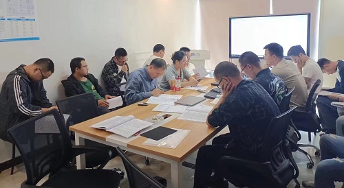 學(xué)習(xí)《標(biāo)準(zhǔn)》添措施 嚴(yán)格遵守保平安 學(xué)習(xí)《標(biāo)準(zhǔn)》添措施 嚴(yán)格遵守保平安