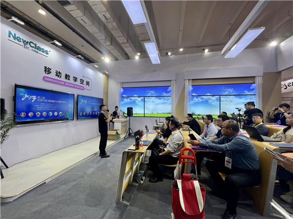 春华秋实,NewClass移动教学空间展会精彩呈现! 春华秋实,NewClass移动教学空间展会精彩呈现!