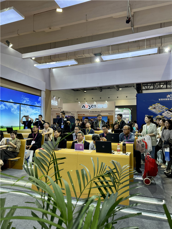 春华秋实,NewClass移动教学空间展会精彩呈现! 春华秋实,NewClass移动教学空间展会精彩呈现!