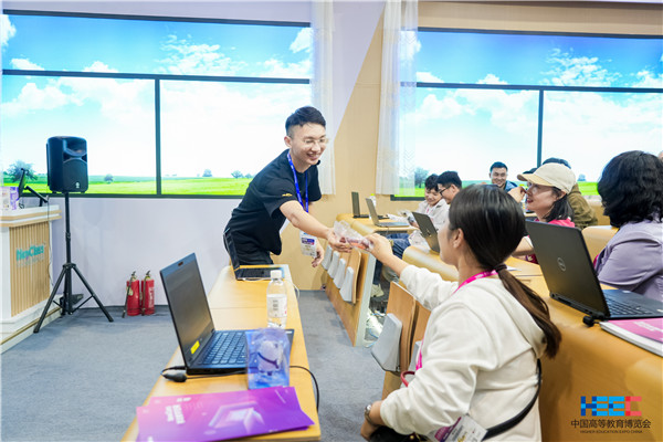 春华秋实,NewClass移动教学空间展会精彩呈现! 春华秋实,NewClass移动教学空间展会精彩呈现!