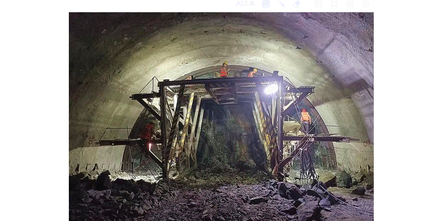 開梁高速全線唯一隧道雙幅貫通 預計年底建成通車 開梁高速全線唯一隧道雙幅貫通 預計年底建成通車