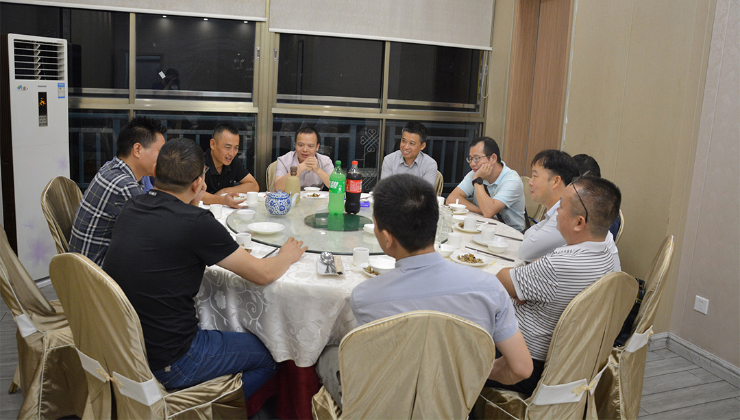 相聚相伴,團結友愛 |富唯智能10月團建聚餐 相聚相伴,團結友愛 |富唯智能10月團建聚餐