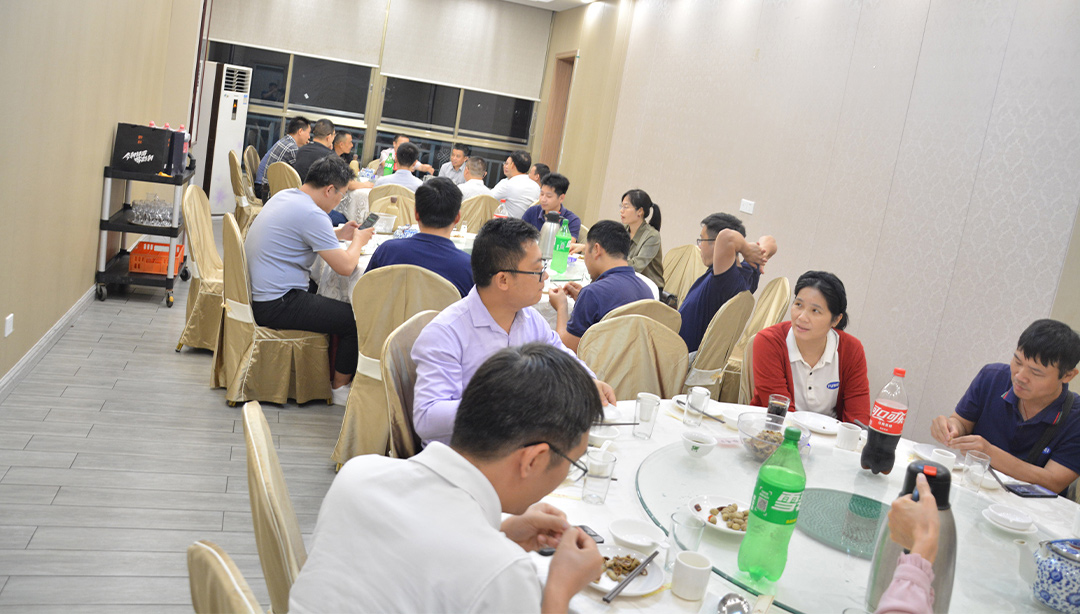 相聚相伴,團結友愛 |富唯智能10月團建聚餐 相聚相伴,團結友愛 |富唯智能10月團建聚餐