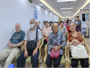 院内新闻|爱满重阳:眼科中心走进社区送光明公益活动 院内新闻|爱满重阳:眼科中心走进社区送光明公益活动