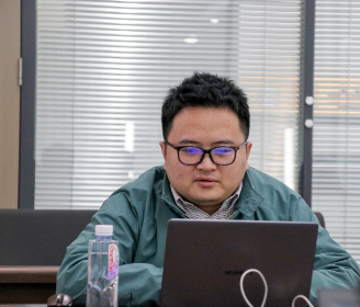 武钢集团党委委员、副总经理肖扬一行来科技园参观调研