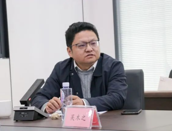 武钢集团党委委员、副总经理肖扬一行来科技园参观调研
