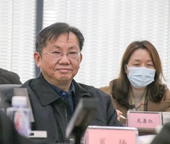 武钢集团党委委员、副总经理肖扬一行来科技园参观调研