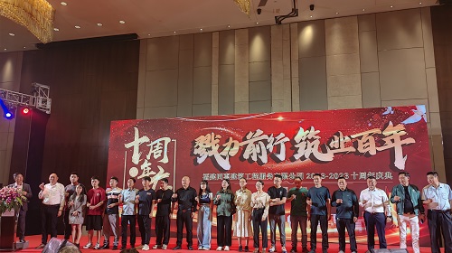 十年磨一劍 霜刃剛出鞘 十年磨一劍 霜刃剛出鞘