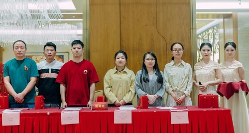 十年磨一劍 霜刃剛出鞘 十年磨一劍 霜刃剛出鞘