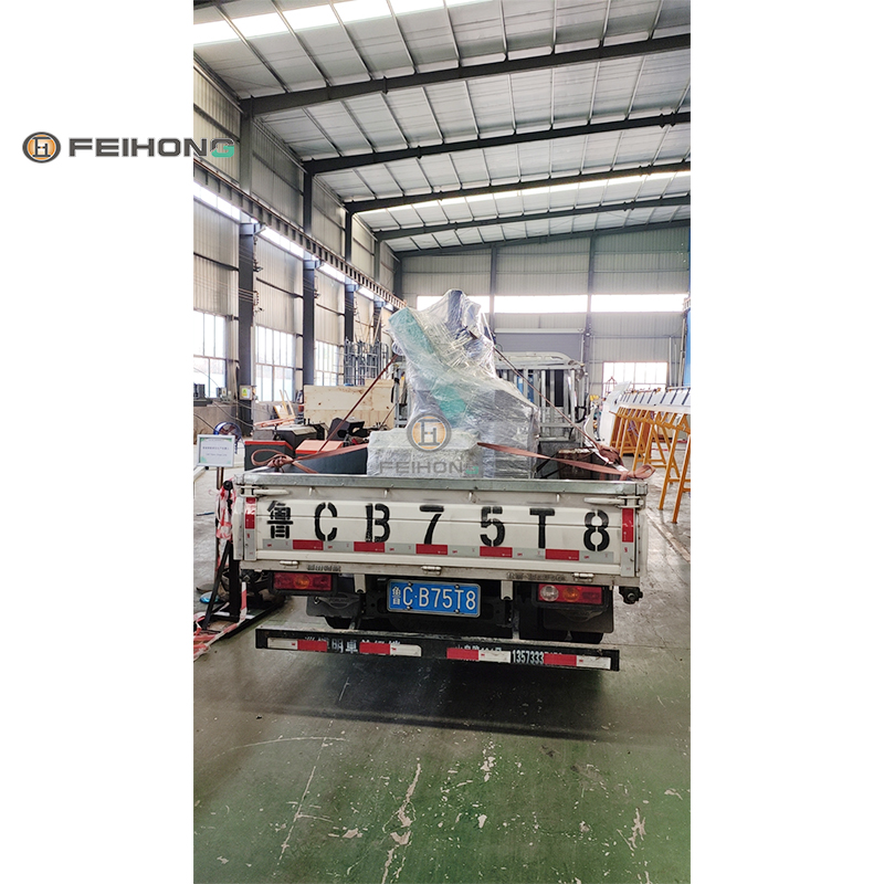 喜訊！熱烈慶祝飛宏1套金屬帶鋸床設(shè)備裝車完畢順利發(fā)出