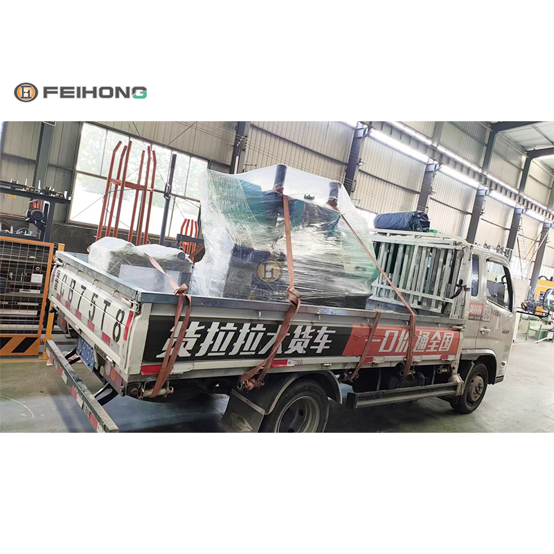 喜訊！熱烈慶祝飛宏1套金屬帶鋸床設(shè)備裝車完畢順利發(fā)出
