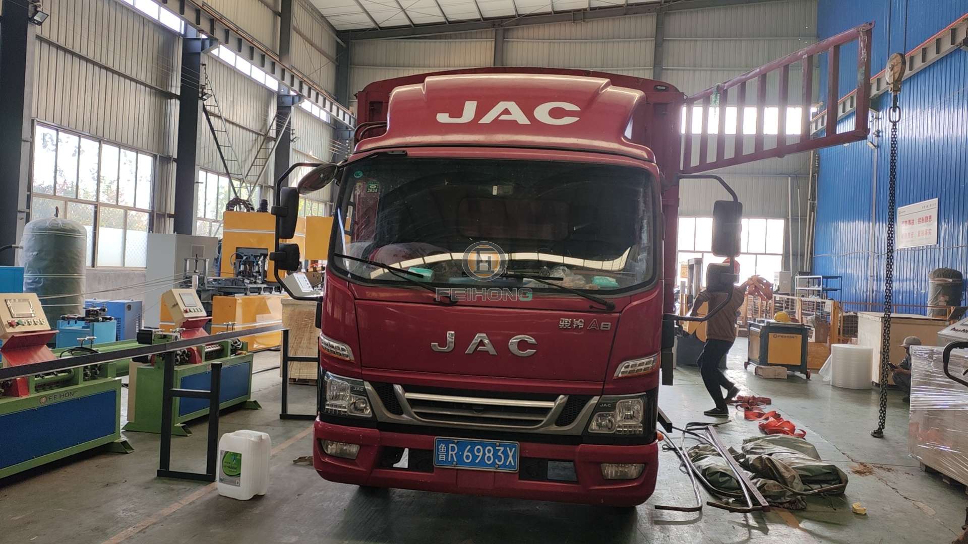喜訊！熱烈慶祝飛宏1套數(shù)控鋼筋彎箍機設(shè)備裝車完畢順利發(fā)出