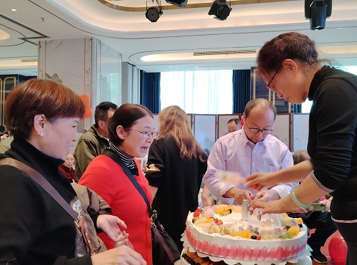 不负养育恩 吾辈当自强 不负养育恩 吾辈当自强