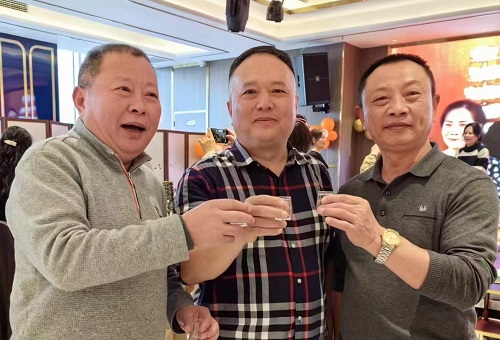 不负养育恩 吾辈当自强 不负养育恩 吾辈当自强