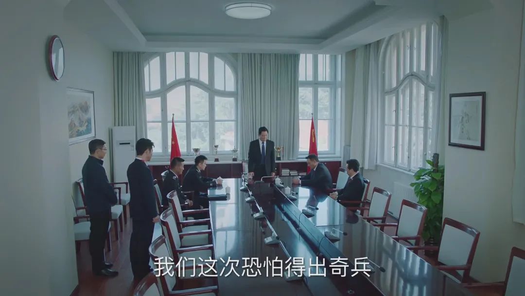 八案并行的《巡回檢察組》,來聊一聊劇中燒腦的“法律?!? title=