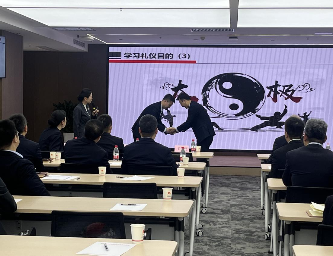 礼修于心 仪养于行 省再担保公司开展商务礼仪专题培训