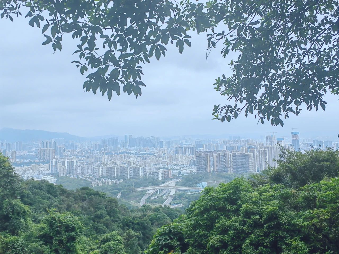 小雪已至秋渐晚 徒步赏景正当时 小雪已至秋渐晚 徒步赏景正当时