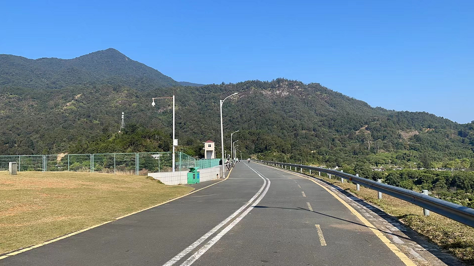 小雪已至秋渐晚 徒步赏景正当时 小雪已至秋渐晚 徒步赏景正当时