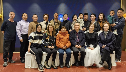 不负养育恩 儿孙当自强 不负养育恩 儿孙当自强