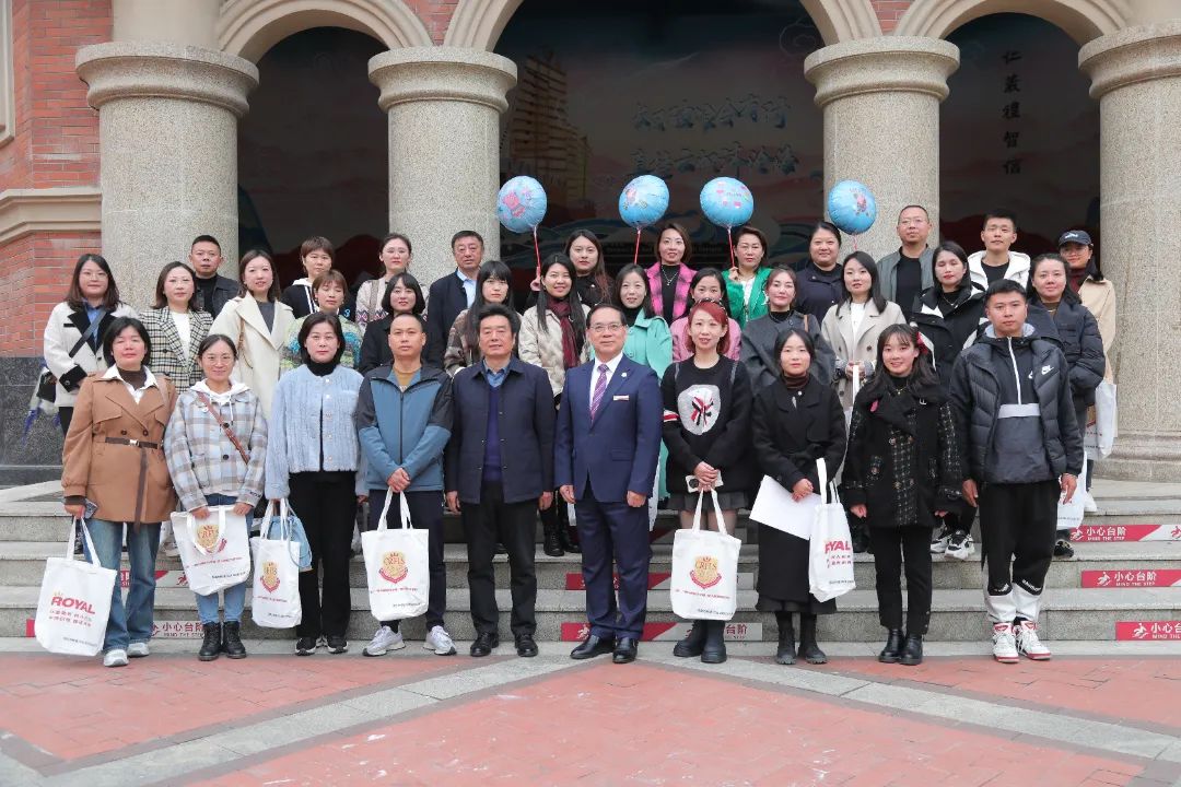 心怀大爱，甘愿做教育的守望者——请您查收十一月校长来信