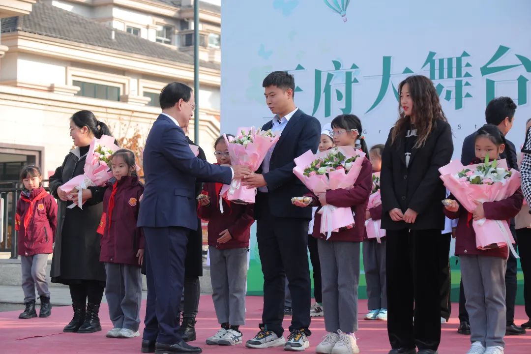 心怀大爱，甘愿做教育的守望者——请您查收十一月校长来信