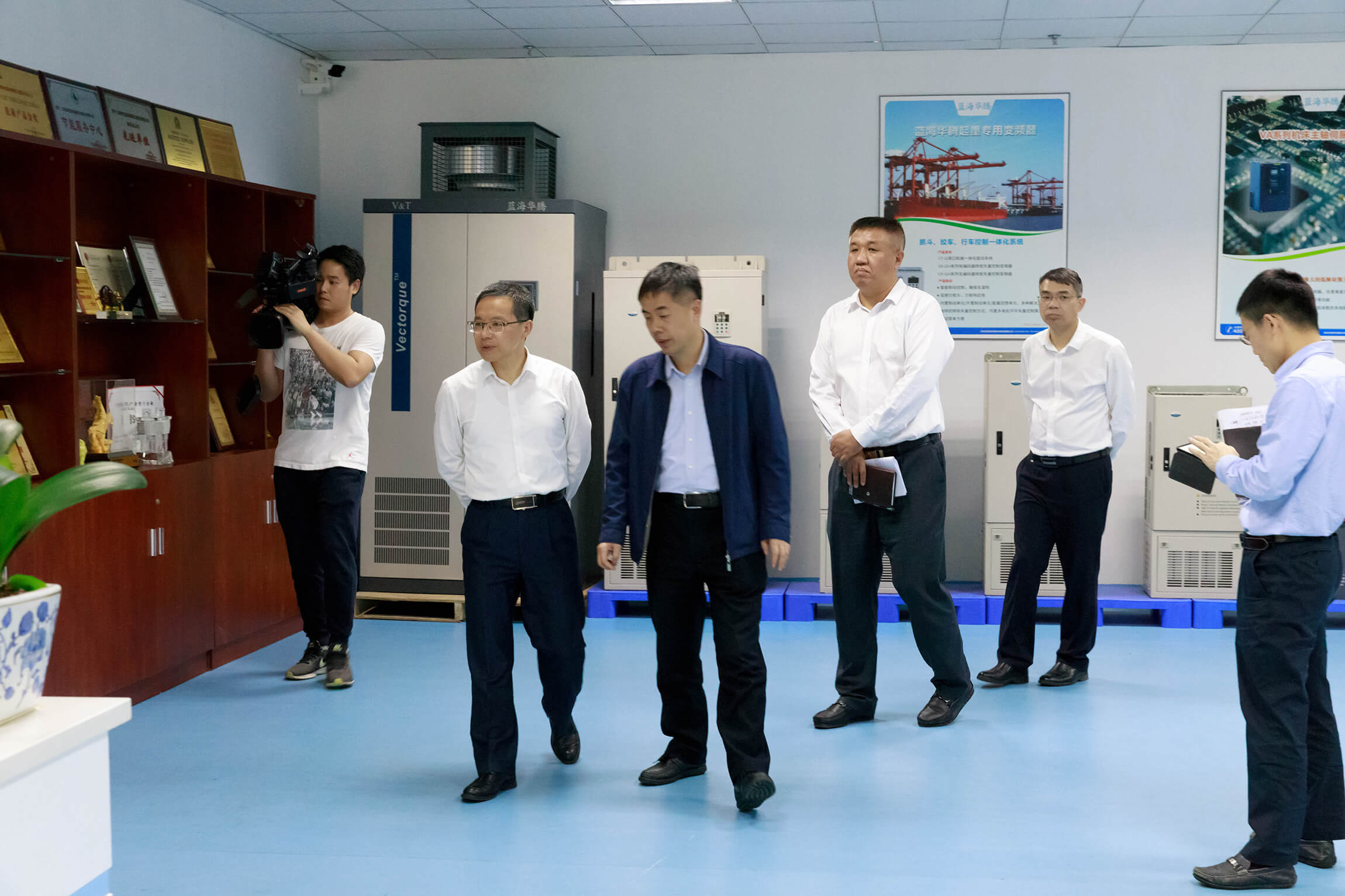 热烈欢迎光明区领导莅临我司考察调研指导 热烈欢迎光明区领导莅临我司考察调研指导