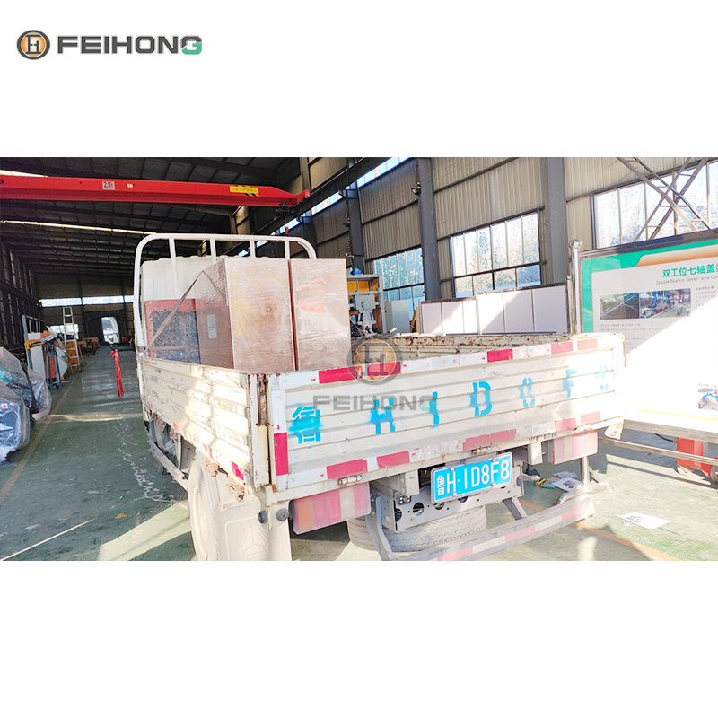 喜訊！熱烈慶祝飛宏2套小型金屬弓鋸床設(shè)備裝車完畢順利發(fā)出