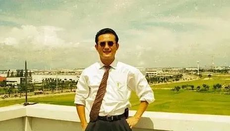 亿万富豪,3次自杀,50岁出家,70岁裸捐 亿万富豪,3次自杀,50岁出家,70岁裸捐