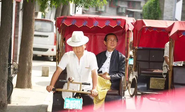 亿万富豪,3次自杀,50岁出家,70岁裸捐 亿万富豪,3次自杀,50岁出家,70岁裸捐