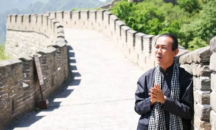 亿万富豪,3次自杀,50岁出家,70岁裸捐 亿万富豪,3次自杀,50岁出家,70岁裸捐
