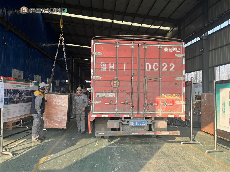 喜訊！熱烈慶祝飛宏1套廢舊鋼筋調(diào)直機設備裝車完畢順利發(fā)出