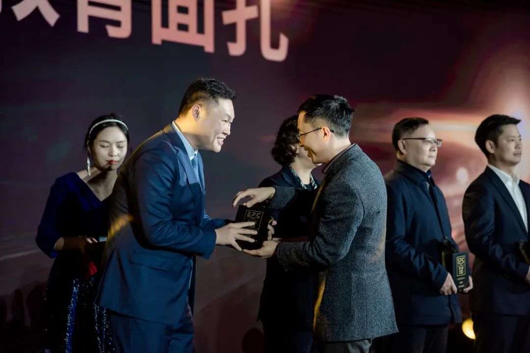 因为真爱!高中部秦智超校长获评成都教育“年度面孔” 因为真爱!高中部秦智超校长获评成都教育“年度面孔”